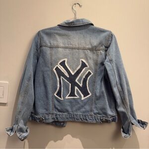 Ci Sono Light Denim Distressed Jean Jacket Hand Painted NY Yankees Size Small